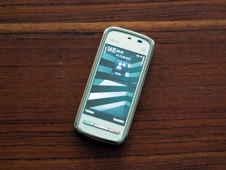Nokia 5230 02