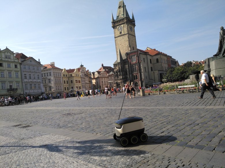 Starship Robot Prague Cdr Cz 10