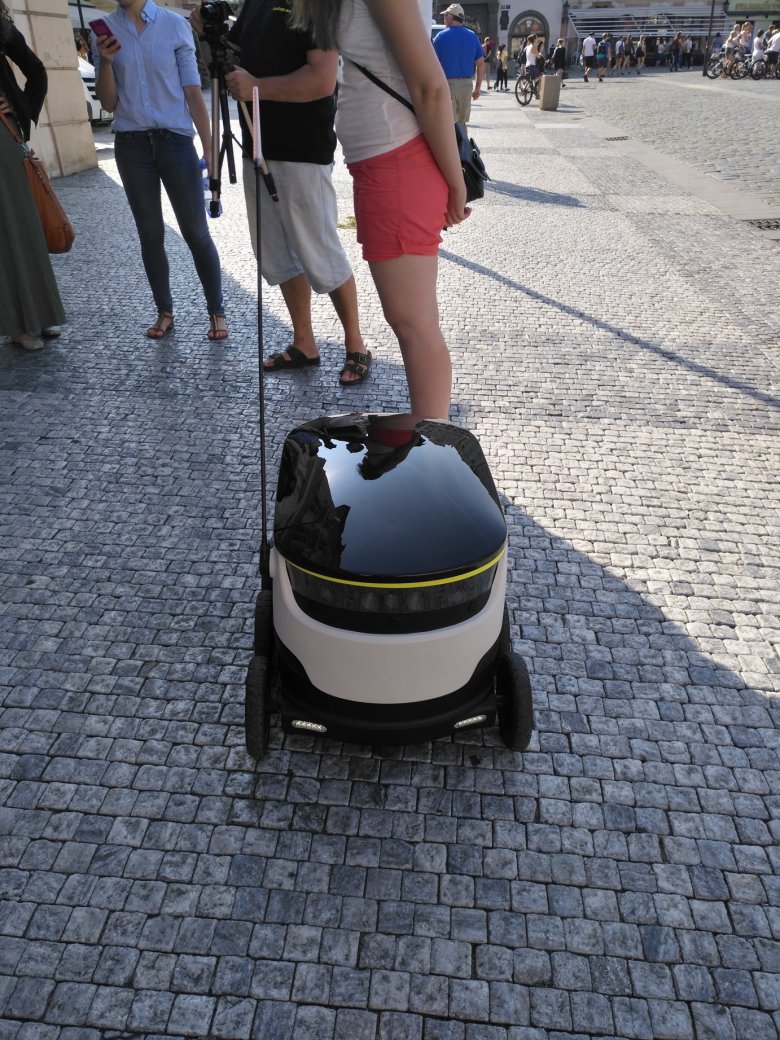 Starship Robot Prague Cdr Cz 7