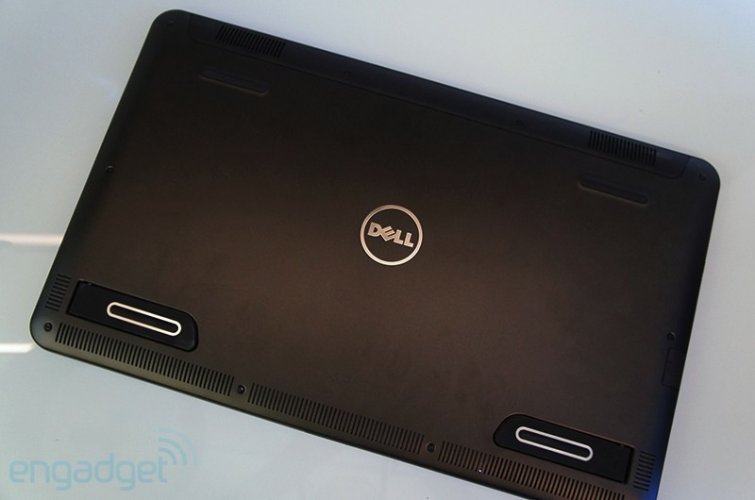 Dell XPS 18 - záda