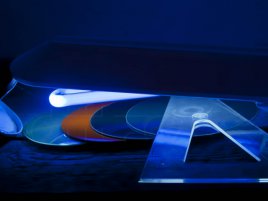 2 CD a 2 DVD média pod UV lampou (UV verze)